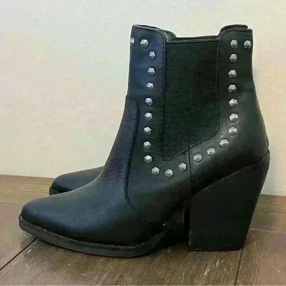 Dingo Stay Sassy Studded Boots Womens size 6.5 - Picture 1 of 11